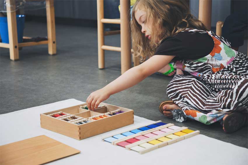 montessori-color-tablets-international-montessori-job